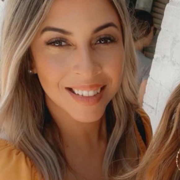 Meet your Posher, Liz - Picture 1 of 1